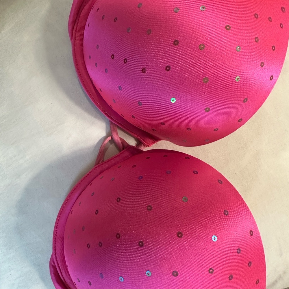 2/$20 🎀 Victoria's Secret Miraculous Plunge Push Up Bra with Sequins 34D PINK - Picture 4 of 7